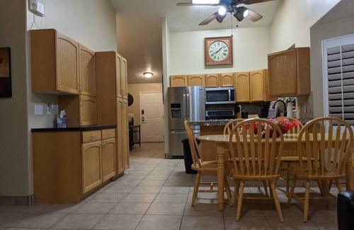 Layton House | Guest Rated: 10/10 Home with Kitchen & Breakfast Included