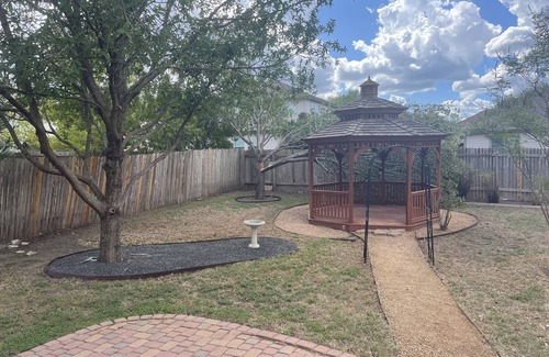 Round Rock House | Spacious Home with 6 Queen Beds Near Great Amenities