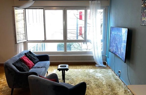 Malombre Apartment | Prime Studio in Central Geneva with Free Wifi & Pet Friendly