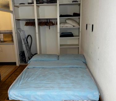 Malombre Apartment | Prime Studio in Central Geneva with Free Wifi & Pet Friendly