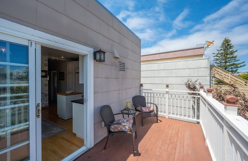 Outer Richmond Apartment | Bright and Airy 1 Bedroom with Private Deck Retreat