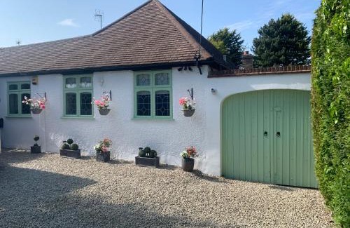 West Kingsdown Apartment | Cozy Bungalow with Indoor Fireplace & Pet-Friendly Stay