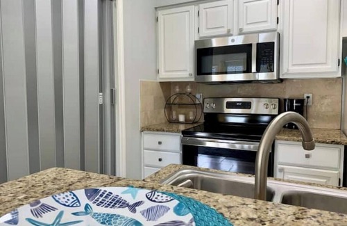 Lago Vista Apartment | Beautiful Living at Island on Lake Travis