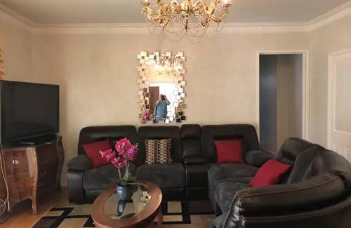 North of Montana House | Prime Beachfront Retreat with Family and Pet Amenities