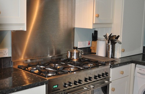 Rothesay Cottage | Idyllic Sea View Hotel with Pool and Beach Access