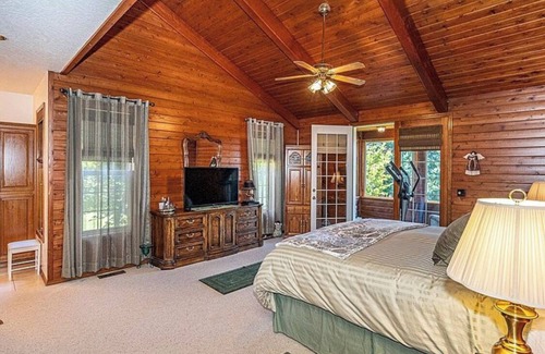 Adna Cabin | Escape to a Scenic Lodge with Hiking Trails & Hot Tub