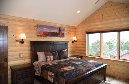 Kanab Cabin | Inviting Lodge in Kanab, UT with Pool and Spa Amenities
