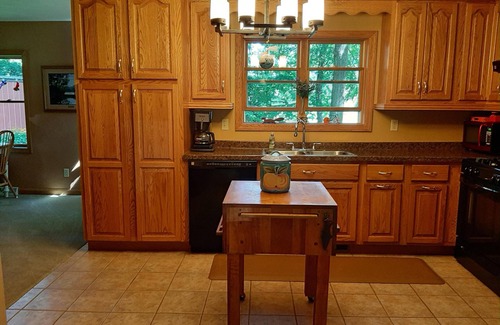 East Brady House | Ideal Lodge on the Allegheny River with Pool & Ocean Views