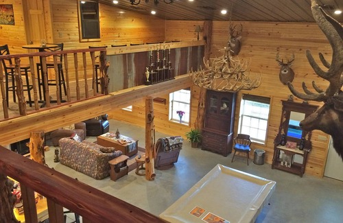Independence Cabin | Idyllic Lodge Living with Lake Views & Pet-Friendly Stays
