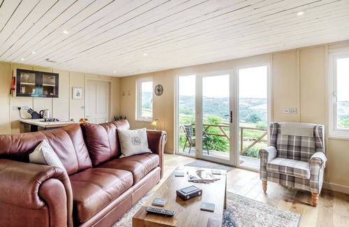 Abergavenny Cottage | Idyllic Lodge with Breathtaking Countryside Views