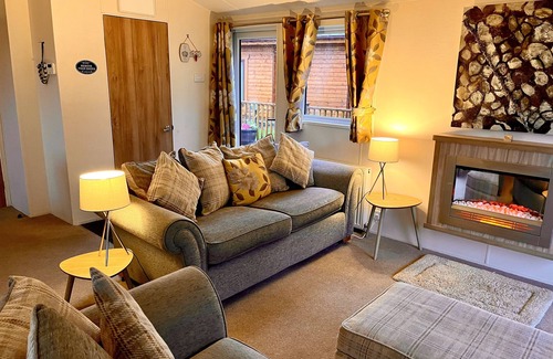 Warkworth Cabin | Cozy Lodge with Hot Tub in Northumberland Countryside