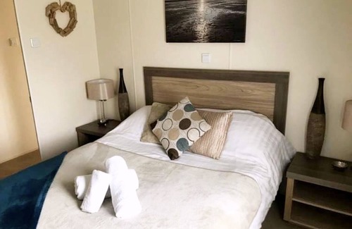 Warkworth Cabin | Cozy Lodge with Hot Tub in Northumberland Countryside
