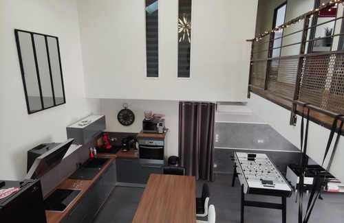 Montelimar House | Modern Loft Near City Center with Spa & Breakfast Included