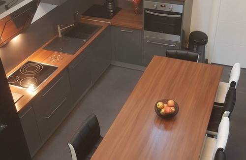 Montelimar House | Modern Loft Near City Center with Spa & Breakfast Included