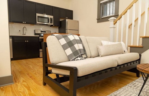 Roanoke Apartment | Ideal One-Bedroom Loft Steps from Downtown Roanoke