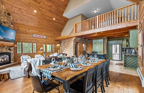Ellicottville Ski Chalet | Inviting Log Cabin with Hot Tub & Private Bonfire Spot