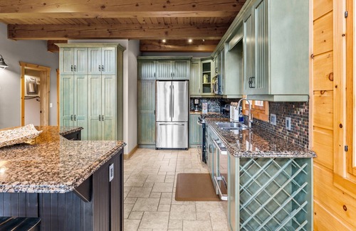 Ellicottville Ski Chalet | Inviting Log Cabin with Hot Tub & Private Bonfire Spot