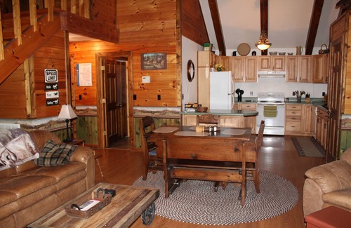 Jamestown Cabin | Idyllic Log Cabin with Horse Stalls near Big South Fork