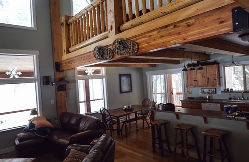 McCall Cabin | Cozy Log House Near McCall with Oceanfront Views
