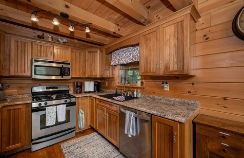 Turkey City Cabin | Serene Log Cabin Retreat with Hot Tub on 17 Acres