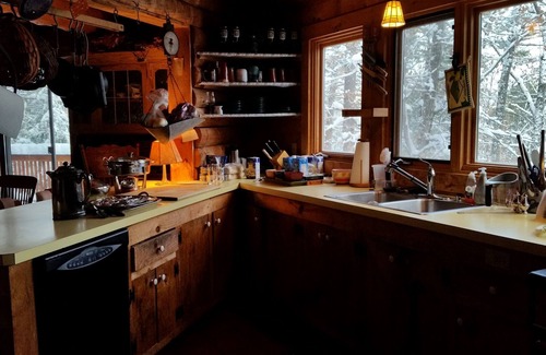 Sutton House | Charming Log Cabin Overlooking Blaisdell Lake with Beach Access