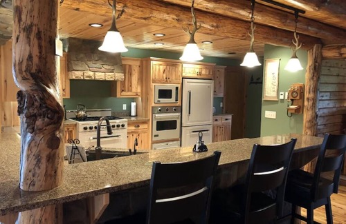 Dundee Cabin | Tranquil Log Cabin Retreat in Amish Country with Hot Tub