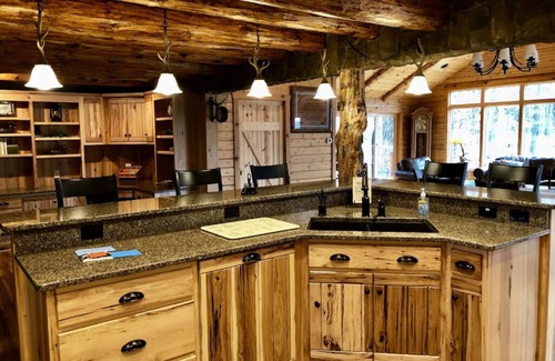 Dundee Cabin | Tranquil Log Cabin Retreat in Amish Country with Hot Tub