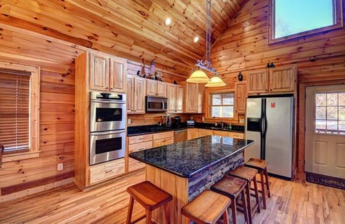 Apple Creek Acres Cabin | Serene Log Cabin Retreat with Two Master Suites & Breakfast