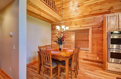 Apple Creek Acres Cabin | Serene Log Cabin Retreat with Two Master Suites & Breakfast