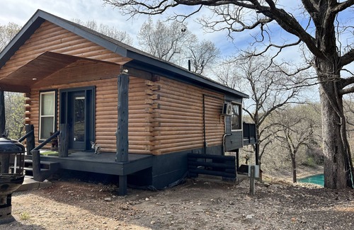 Afton Cabin | Inviting Log Cabin with Lake Access and Spa Amenities