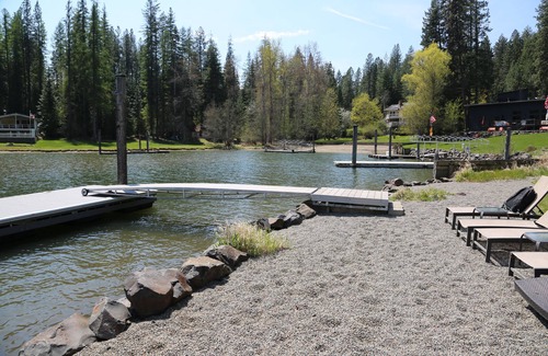 Coeur d'Alene House | Scenic Log Home on Cda Lake with Pool & Spa Amenities
