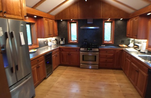 Greenville Cabin | Idyllic Lakefront Lodge with Beach, Dock, and Ocean Views