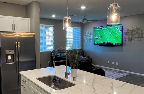 North Las Vegas House | Top-Rated Townhouse with Ocean View & Free Parking