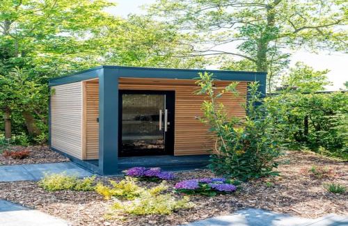 De Koog Villa | Elegant Villa Retreat in Den Burg - Pet & Child Friendly
