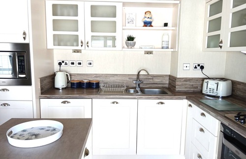 Skegness Cabin | Elegant 2 Bedroom Lodge with Ocean View at Southview Park