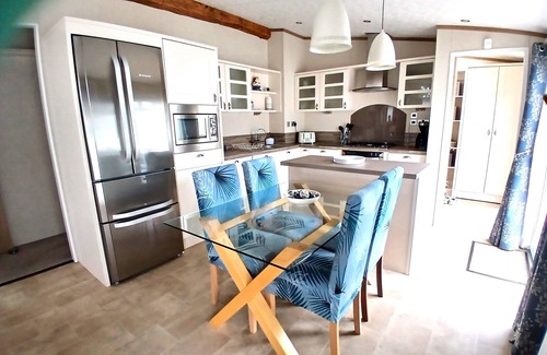 Skegness Cabin | Elegant 2 Bedroom Lodge with Ocean View at Southview Park