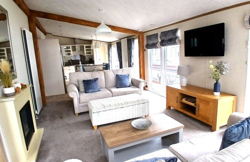Skegness Cabin | Elegant 2 Bedroom Lodge with Ocean View at Southview Park