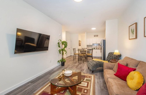 Bound Brook Apartment | Elegant Apartment with Breakfast in Downtown Bound Brook