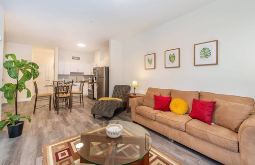 Bound Brook Apartment | Elegant Apartment with Breakfast in Downtown Bound Brook