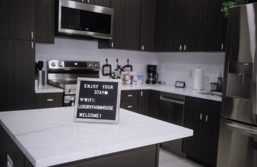 Fells Point Apartment | Prime Luxury Apartment in Fells Point - Guest Rated 10/10