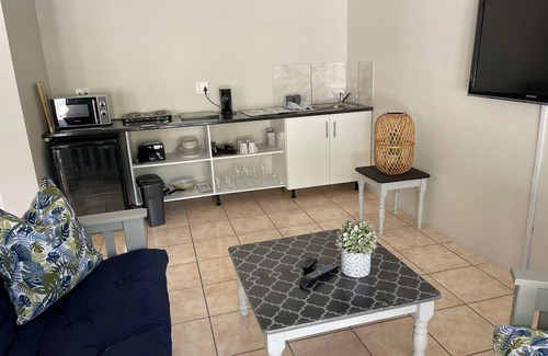 Strand Cabin | Tranquil Apartment with Ocean View, 10 Min from Beach
