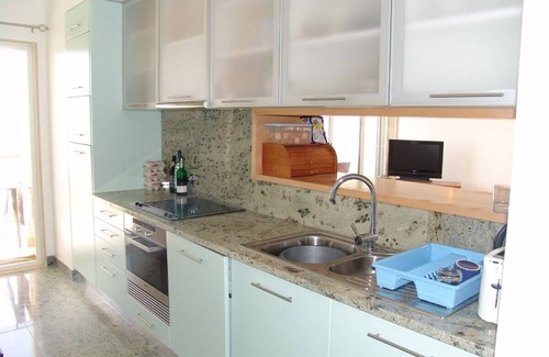 Telheiro Apartment | Stylish Apartment with Pool Passes, WiFi & Ocean Views