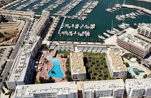 Telheiro Apartment | Stylish Apartment with Pool Passes, WiFi & Ocean Views