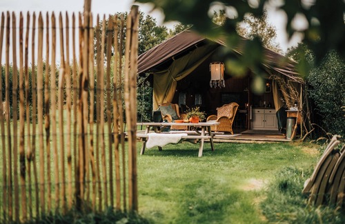 Nieuwediep Bed & Breakfast | Beautiful luxury furnished tent in the countryside