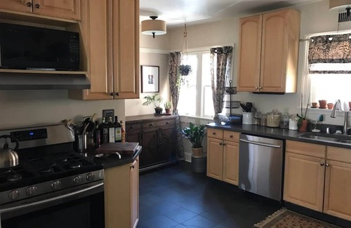 Shorewood House | Upper Suite A with Ocean Views & 10/10 Guest Rating