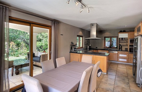 Saint-Paul-en-Foret Villa | Modern Villa Retreat with Heated Pool & Scenic Garden