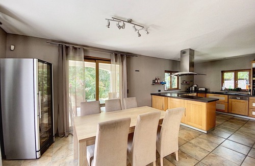 Saint-Paul-en-Foret Villa | Modern Villa Retreat with Heated Pool & Scenic Garden