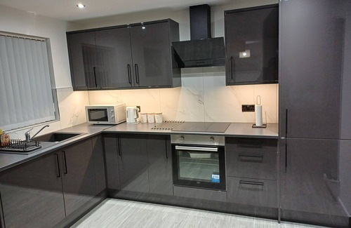 Chapeltown House | Stylish Maisonnette in Leeds with Family-Friendly Amenities