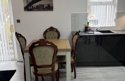 Chapeltown House | Stylish Maisonnette in Leeds with Family-Friendly Amenities
