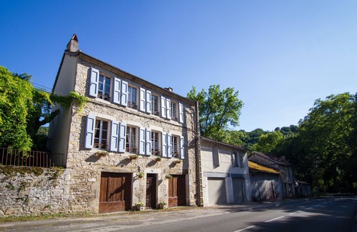 Caylus House | Idyllic Manor House with Pool & Garden Near Medieval Village